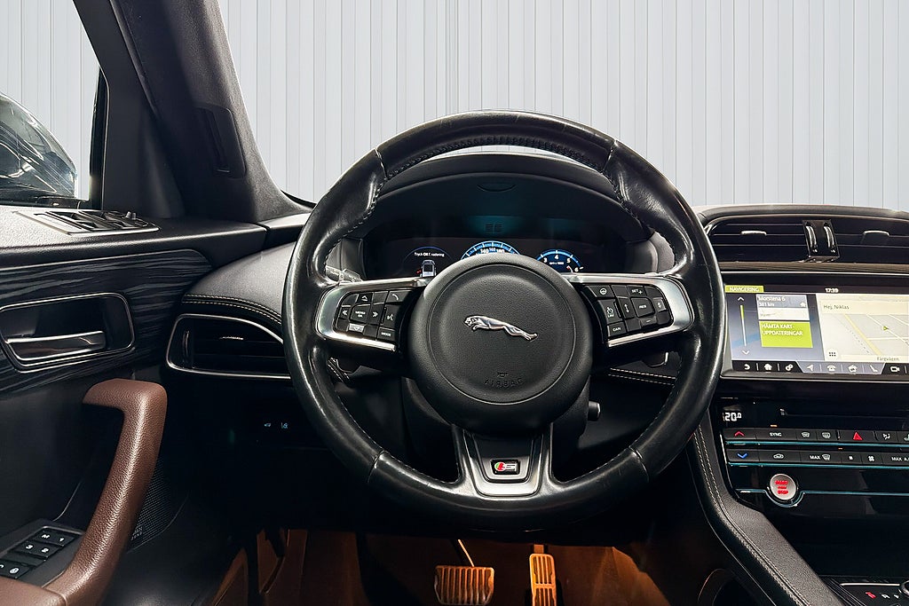 Jaguar F-PACE 2017