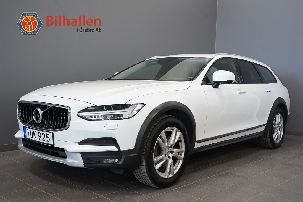 Volvo V90 Cross Country D4 AWD Momentum /Komfortstolar Läder Drag VoC Kamera