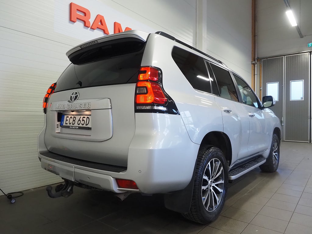 Toyota Land Cruiser 2.8 D-4D 4WD 177hk Premium Drag Skinn D-Värm 360° Navi