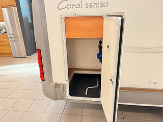 Husbil-halvintegrerad Adria Coral 670 SLT 9 av 31