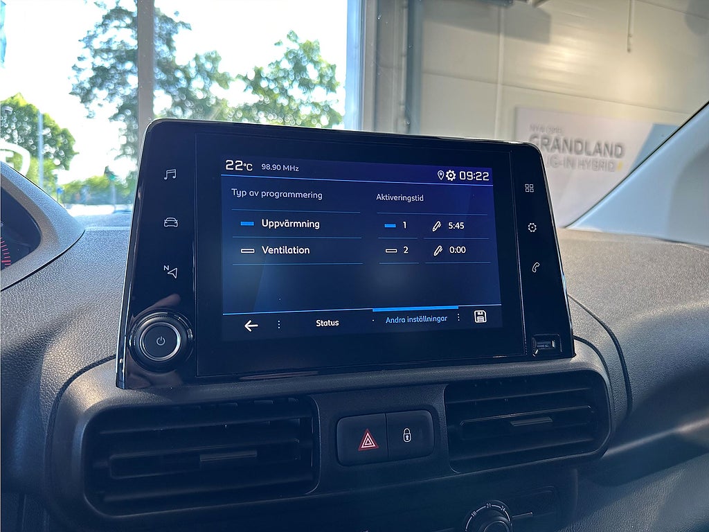 Bild på Peugeot Partner PRO BlueHDi 130hk Aut L1 - DEMO