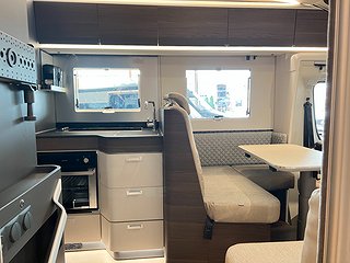 Husbil-halvintegrerad Adria Coral 670 SLT Supreme 10 av 37