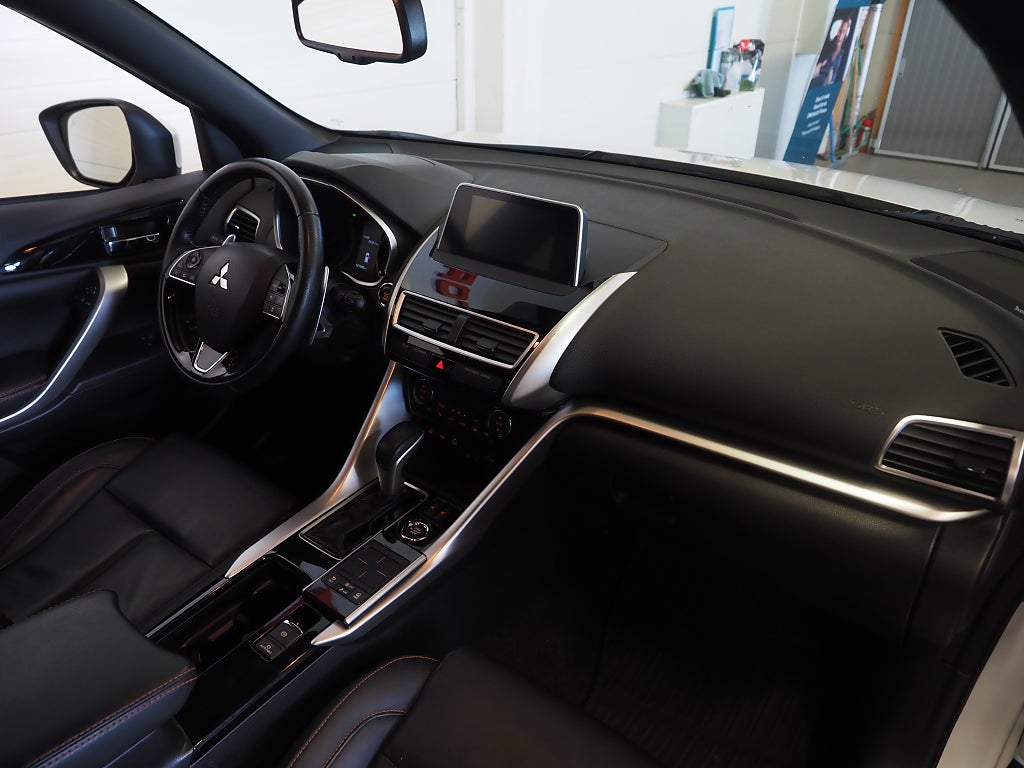 Mitsubishi Eclipse Cross 1.5 T-MIVEC S-AWC CVT Intense Onyx Pano 360° Skinn HUD