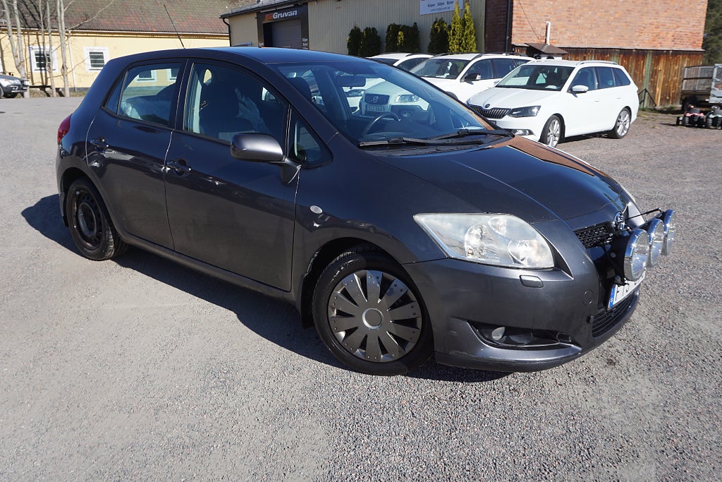 Toyota Auris 5-dörrar 1.4 D-4D AUT/M-värmare