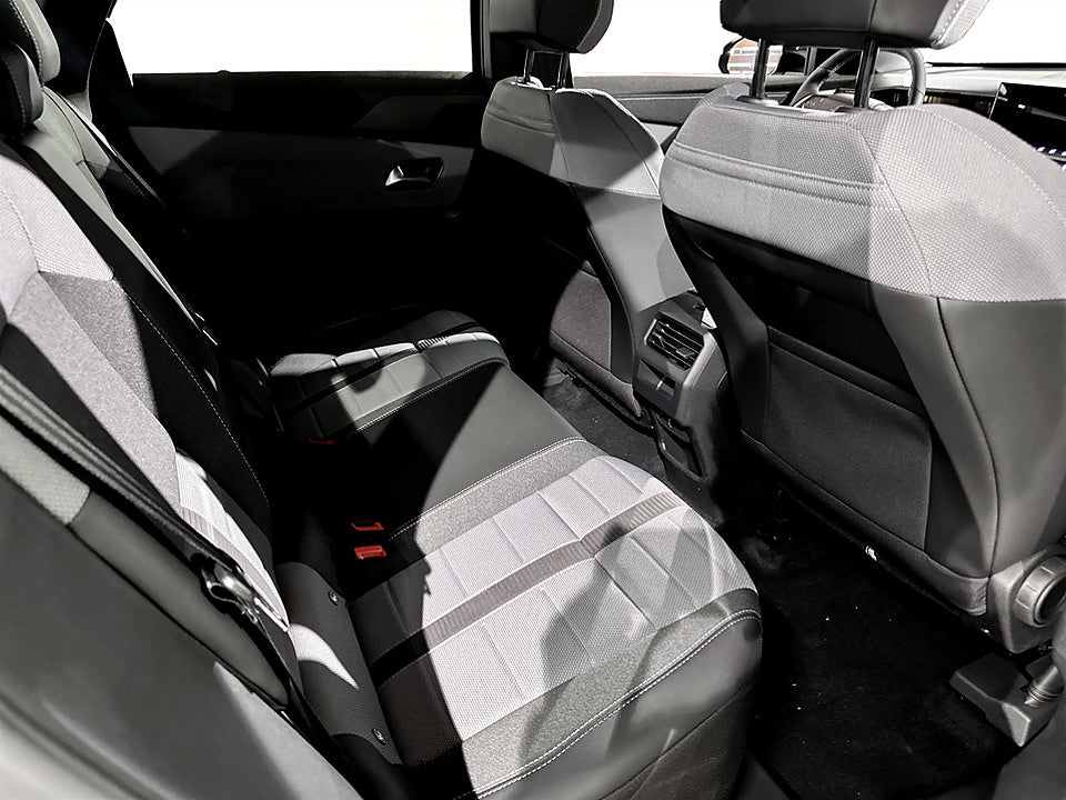 Bild på Opel Grandland GS Hybrid 136hk Aut - OMGÅENDE LEVERANS!