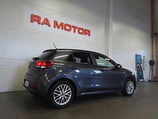 Halvkombi Kia Rio 5 av 21