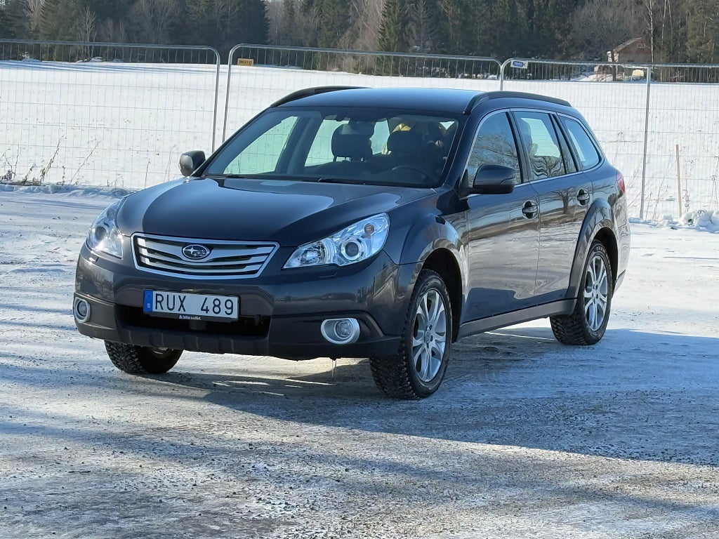 Subaru Outback 2.5 4WD Lineartronic Business/Skinn/fullservad bytt kam
