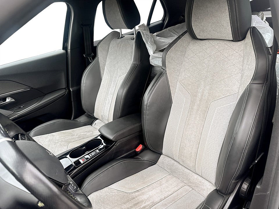 Bild på Peugeot e-2008 GT 50kWh 136hk Aut B-KAMERA CARPLAY