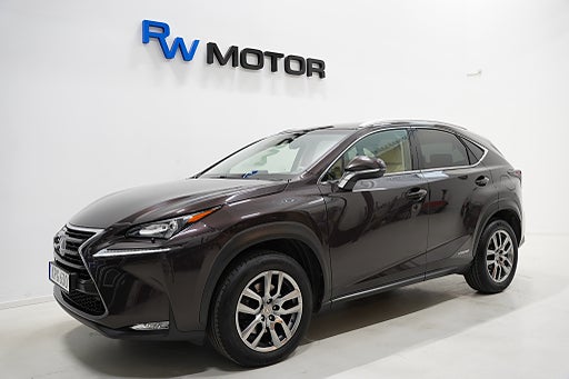 Lexus NX 300h AWD 2.5 197hk Executive B-kamera Skinn Navi BT 18"