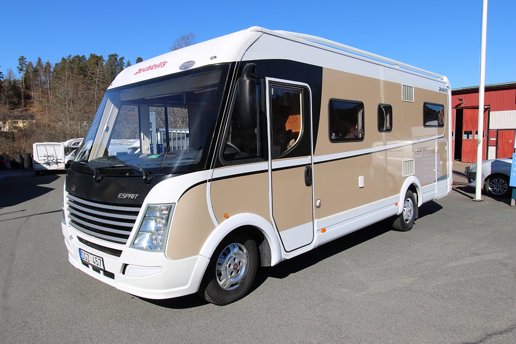 Dethleffs I 6810 Esprit  Alde Långbäddar 1 Års garanti optimerad 180 hk