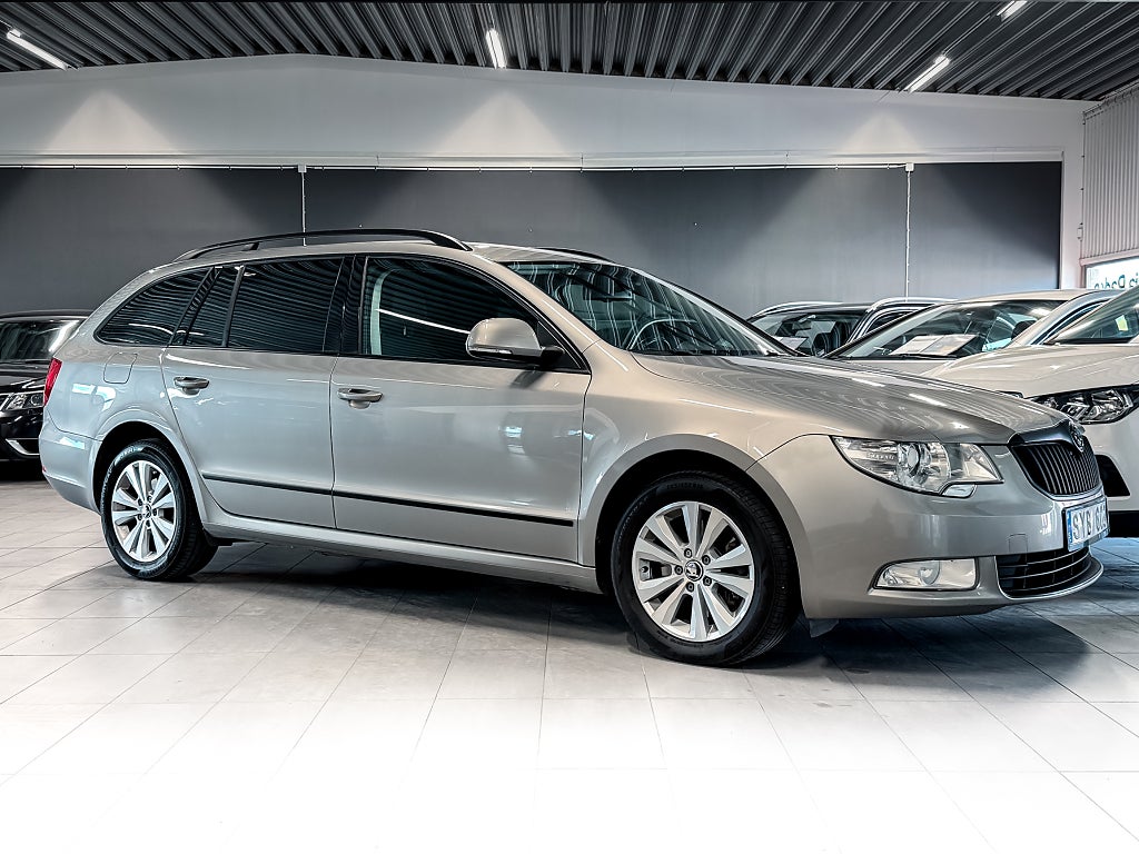 Skoda Superb Kombi 2.0 TDI 4x4 CarPlay Kamrem Nytt Svänghjul Nyserv