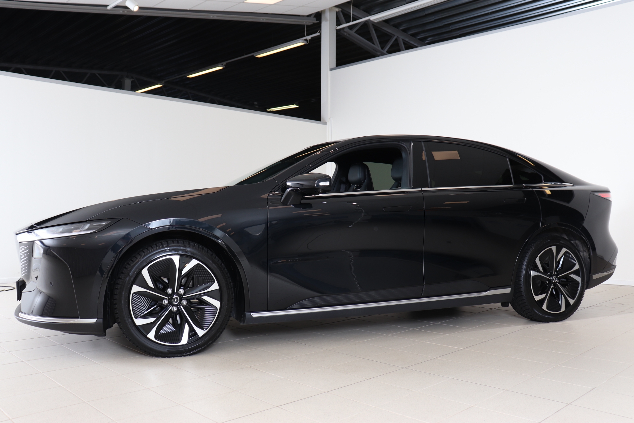 Mazda 6e EV 68.8 kWh Takumi Plus 2025, kuva 2/39
