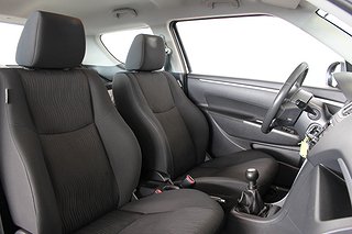 Halvkombi Suzuki Swift 8 av 14