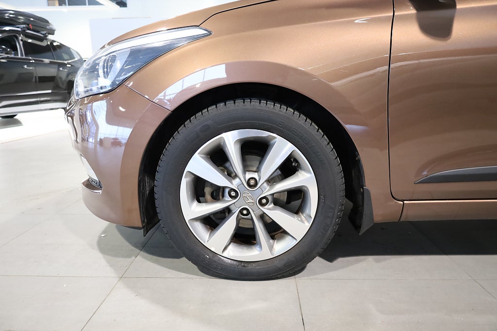 Hyundai i20 1,4 101hk Premium PDC Blåtand USB Rattvärme 2016