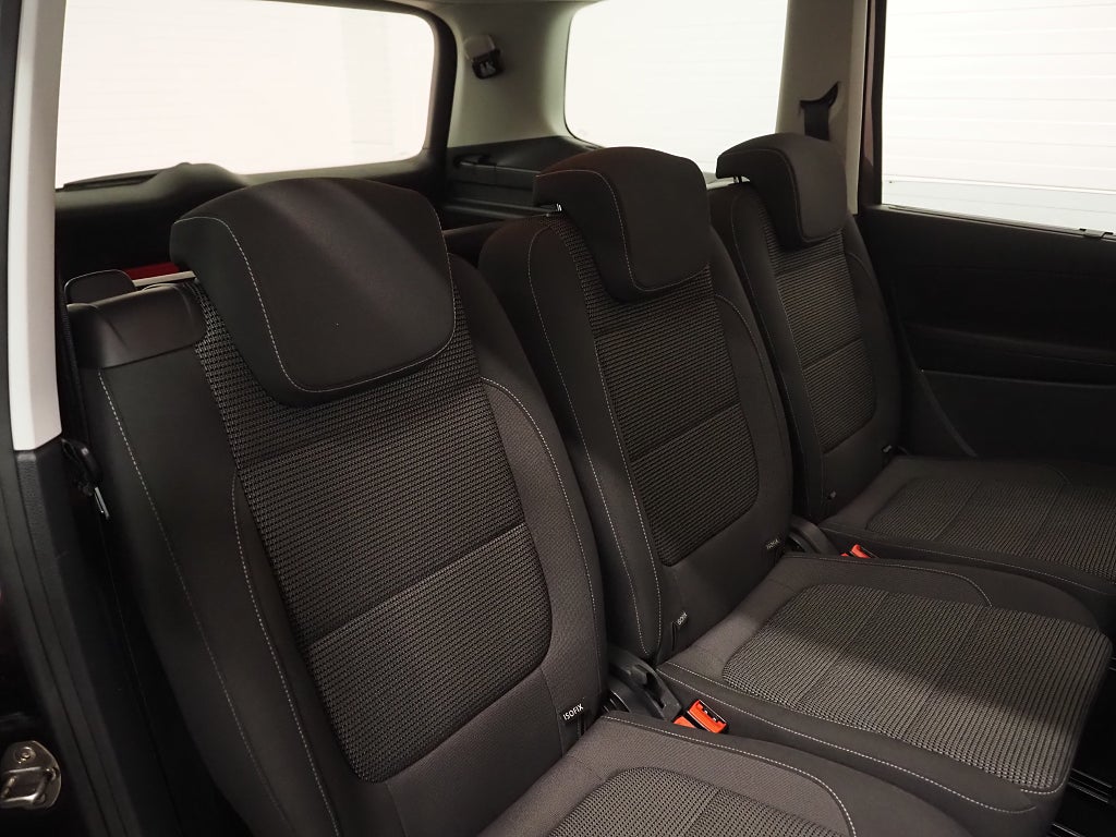 Volkswagen Sharan 7-sits 2.0 TDI Premiumpkt Pano Drag D-Värm 2016