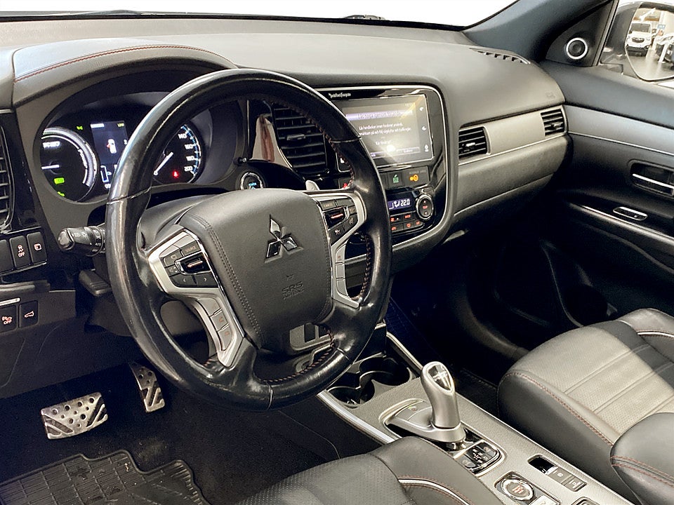 Bild på Mitsubishi Outlander PHEV Aut AWD B-KAMERA PANO ELSTOL 203hk