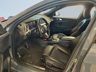 BMW 118I M Sport Mvärme Rattvärme Ambient light S&V-däck – bild 7
