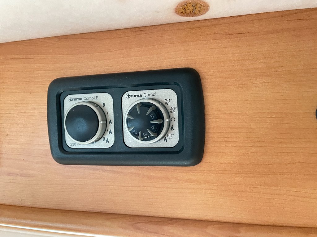 Eura Mobil TI 560 LB /B-körkort/Dragkrok/Taksäng/Ugn - Eura Mobil