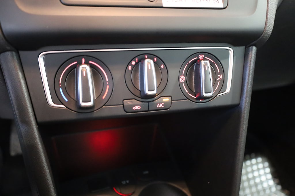 Volkswagen Polo 5-dörrar 1.2 TSI M-Värme Blåtand Nyservad 2017