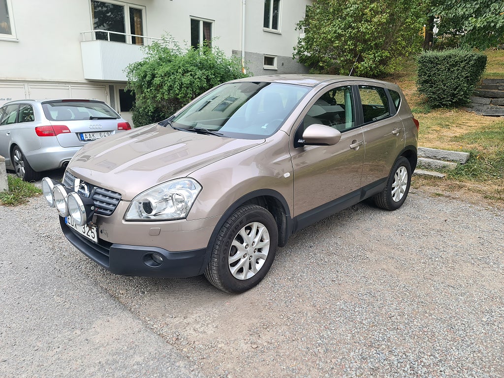 Nissan Qashqai 1.5 dCi Dragkrok Årsskatt 3125 kr  Två brukare