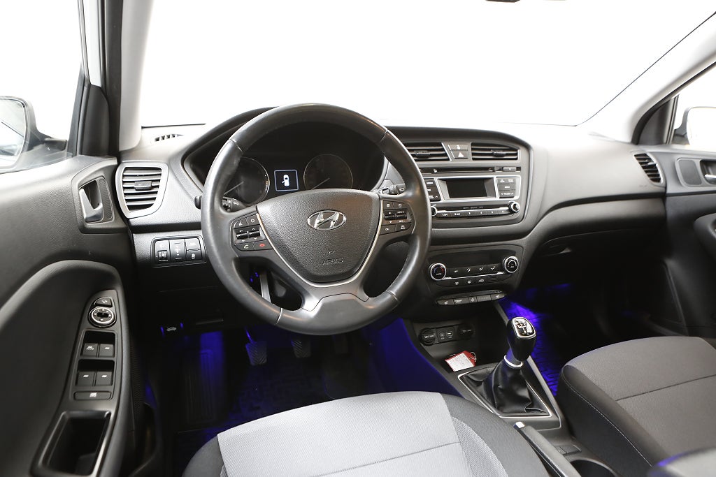 Hyundai i20 1,4 Premium 101hk 5D Panorama Kamera