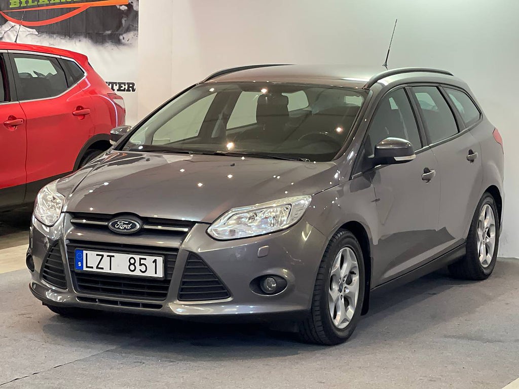 Ford Focus KOMBI 1.6 TDCI TREND DRAG  NY KAMREMSSATS NY BESIKTAD NY SERVAD