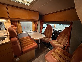 Husbil-halvintegrerad Eura Mobil 672 SB 6 av 17