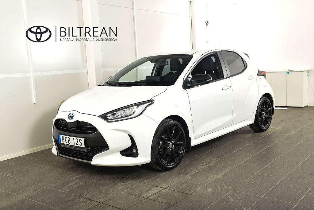 Toyota Yaris Hybrid Style Backkamera MOMS Halvskinn