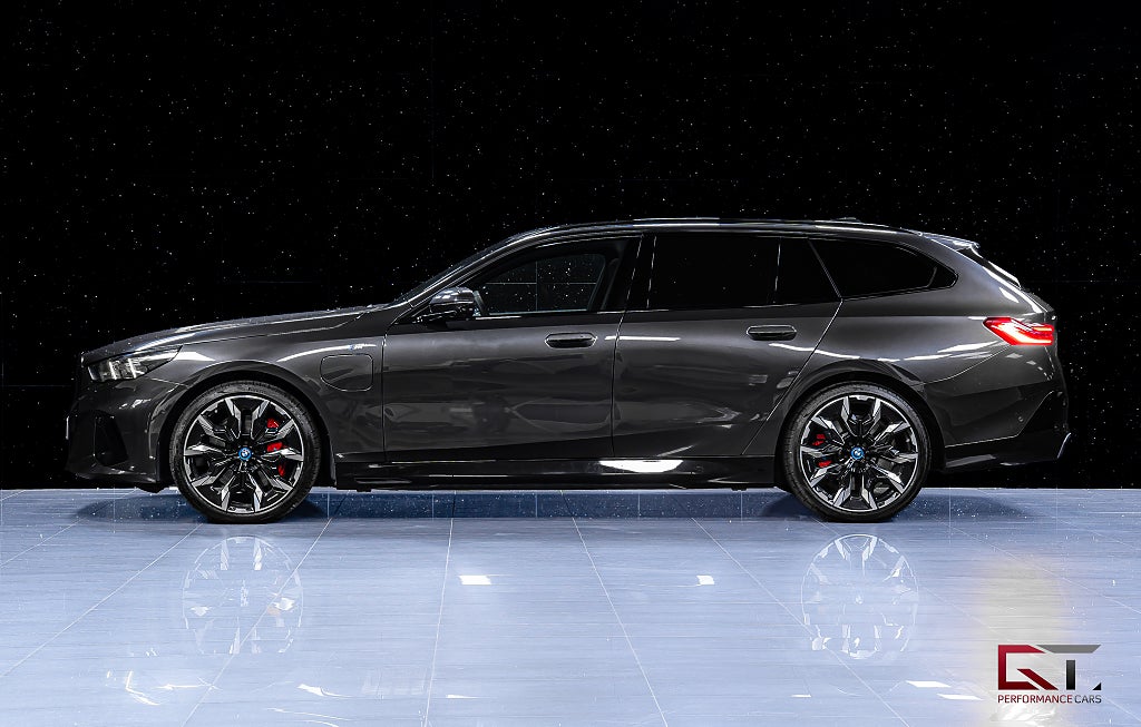 BMW 550e Touring M-Sport Pro MOMS Pano 21" B&W Carbon Drag DAP