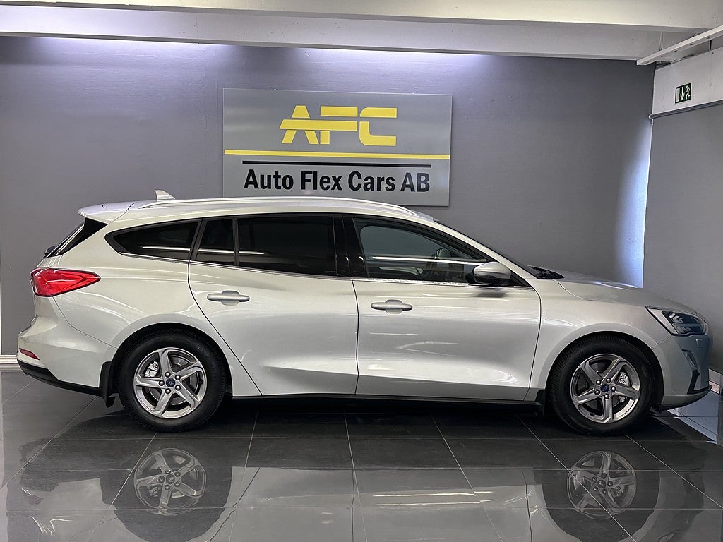 Ford Focus Kombi 1.0 EcoBoost Titanium Plus | HUD | VÄRMARE | DRAG