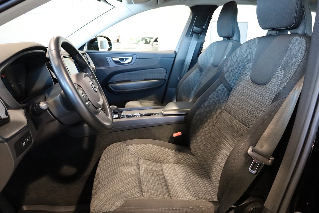 Volvo XC60 T6 Recharge 350hk AWD Core Edition Panorama Drag 2023