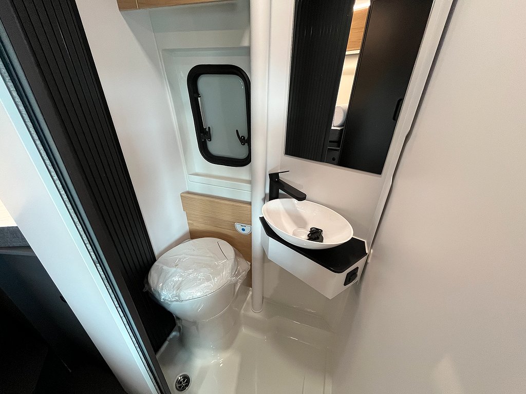 Adria Twin 640 SLB (60Y) / Långbädd / B-körkort / Automat - Adria