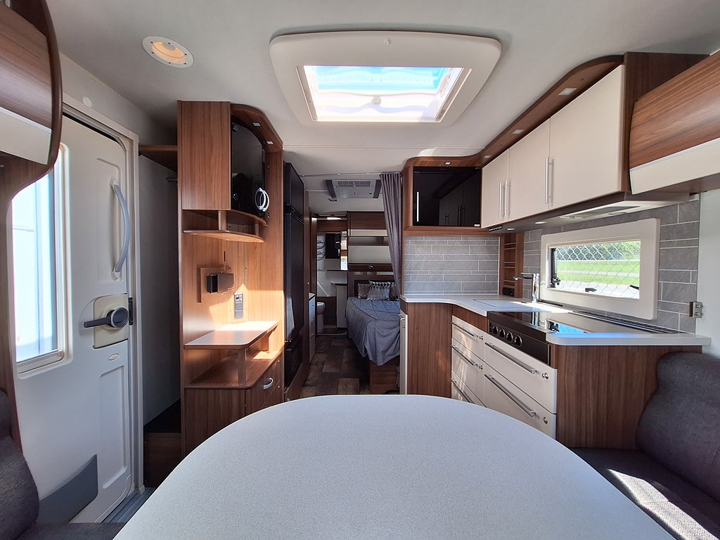 Polar Edition 590 TR DB Dubbelbädd, AC, Tält -2024