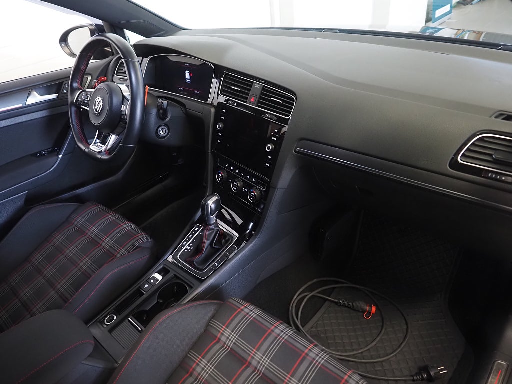 Volkswagen Golf GTI Performance 2.0 245hk DSG M-Värm Kamera Sportavgas 2020