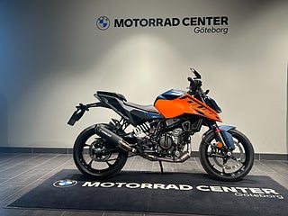 KTM Duke 125/Endast 626 mil/Dominator slip-on/stealth speglar