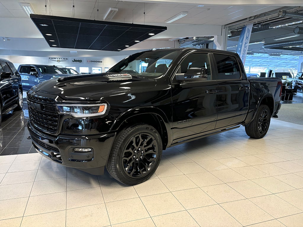 Dodge RAM 1500 Limited Night Premium 540hk / Ebony Red Interiör