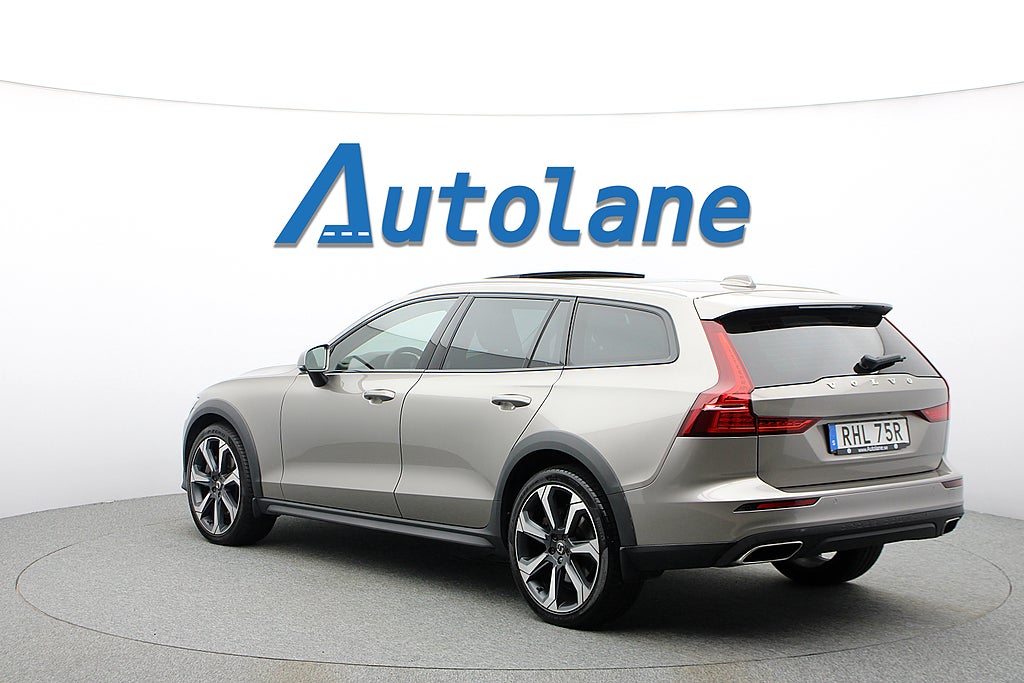 Volvo V60 Cross Country B5 AWD Panorama, HUD, H/K, 360°, Värmare 250hk