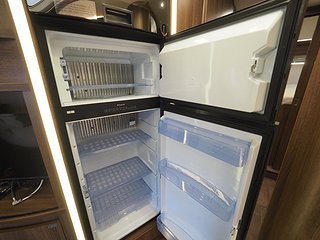 Husbil-integrerad BURSTNER Elegance i895 19 av 29