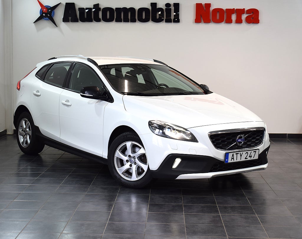 Volvo V40 Cross Country D2 Momentum Business Edition Pro B-Kamera/PDC/Keyless