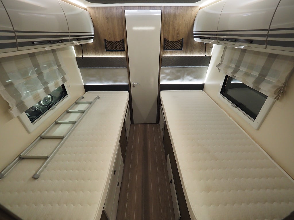 Ci Magis 82 XT Aut I ALDE I 3500kg I Låga långbäddar I Taksäng 2025