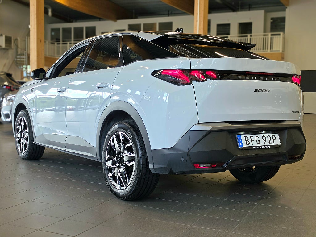 Peugeot 3008 HYBRID 136 e-DSC GT / Navi / Backkamera / Rattvärme /