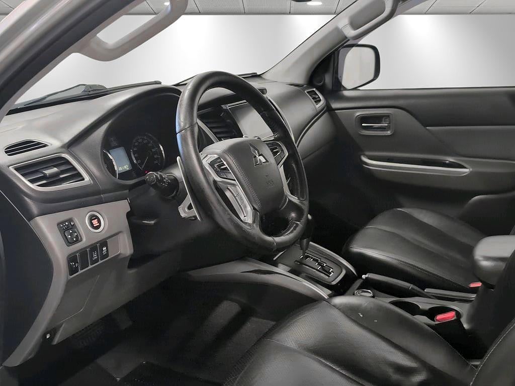 Mitsubishi L200 Double Cab Business 2.4D 181 hk Kåpa Vhjul
