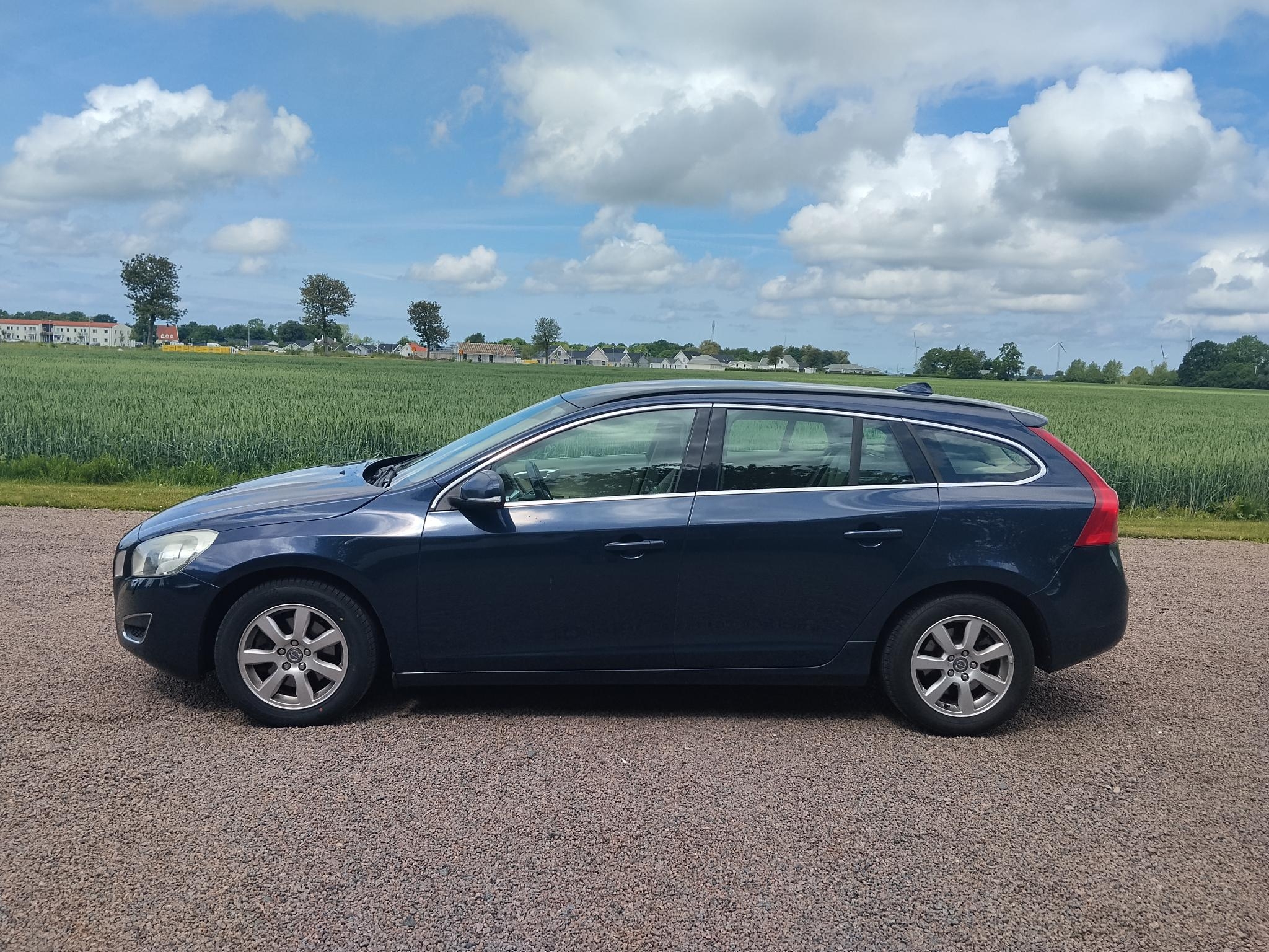 Volvo V60 D4 Momentum Fullservad 2013, bild 2/43