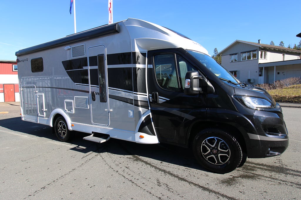 Sunlight T 68 Adventure  5 Bälten 140 Hk Automat Nedsänkbar säng 1 Års ga