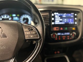 Mitsubishi Outlander 4WD 7-sits Onyx Pano 360° Drag S/V-hjul
