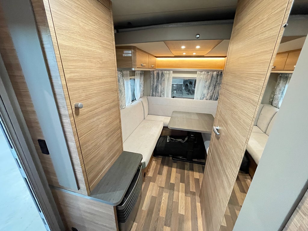 Weinsberg 390 PUH /Taksäng/Förtält/B-körkort/1310kg/Solcell - Weinsberg