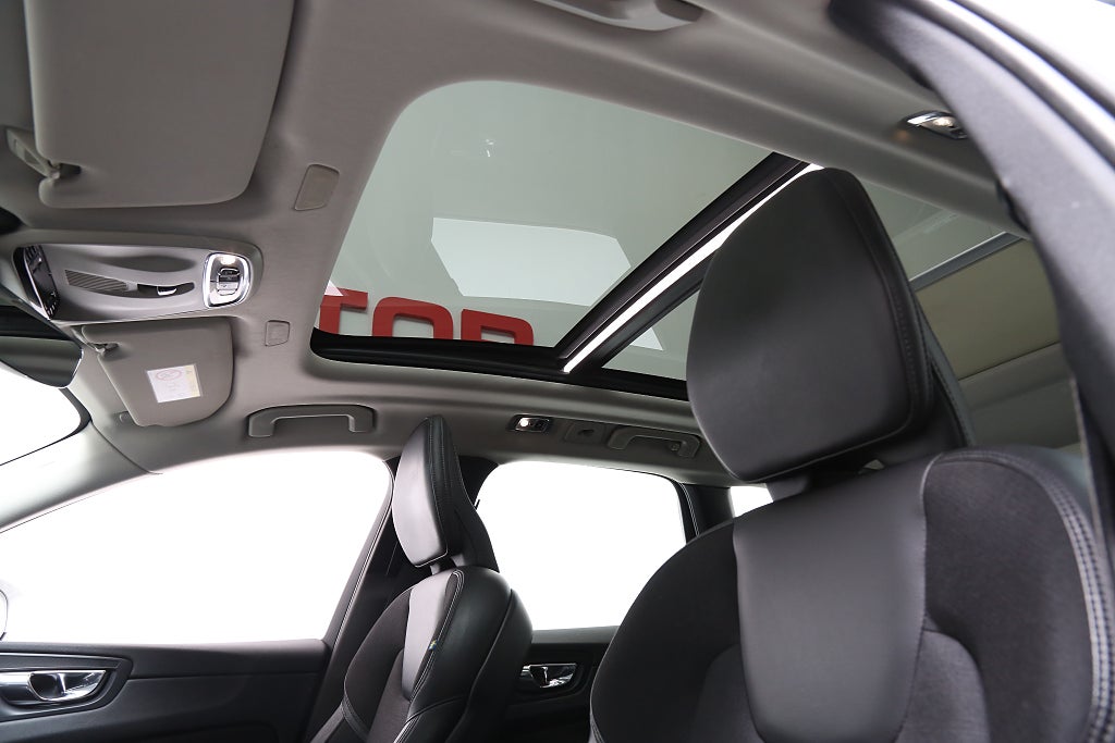 Volvo XC60 T8 Twin Engine Momentum Adv AWD Orrefors Panorama Drag 2019
