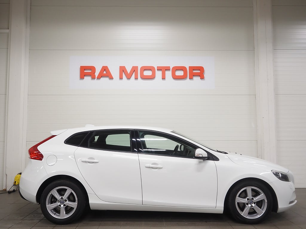 Volvo V40 T2 122hk Kinetic P-Värmare Kamrem bytt 2016