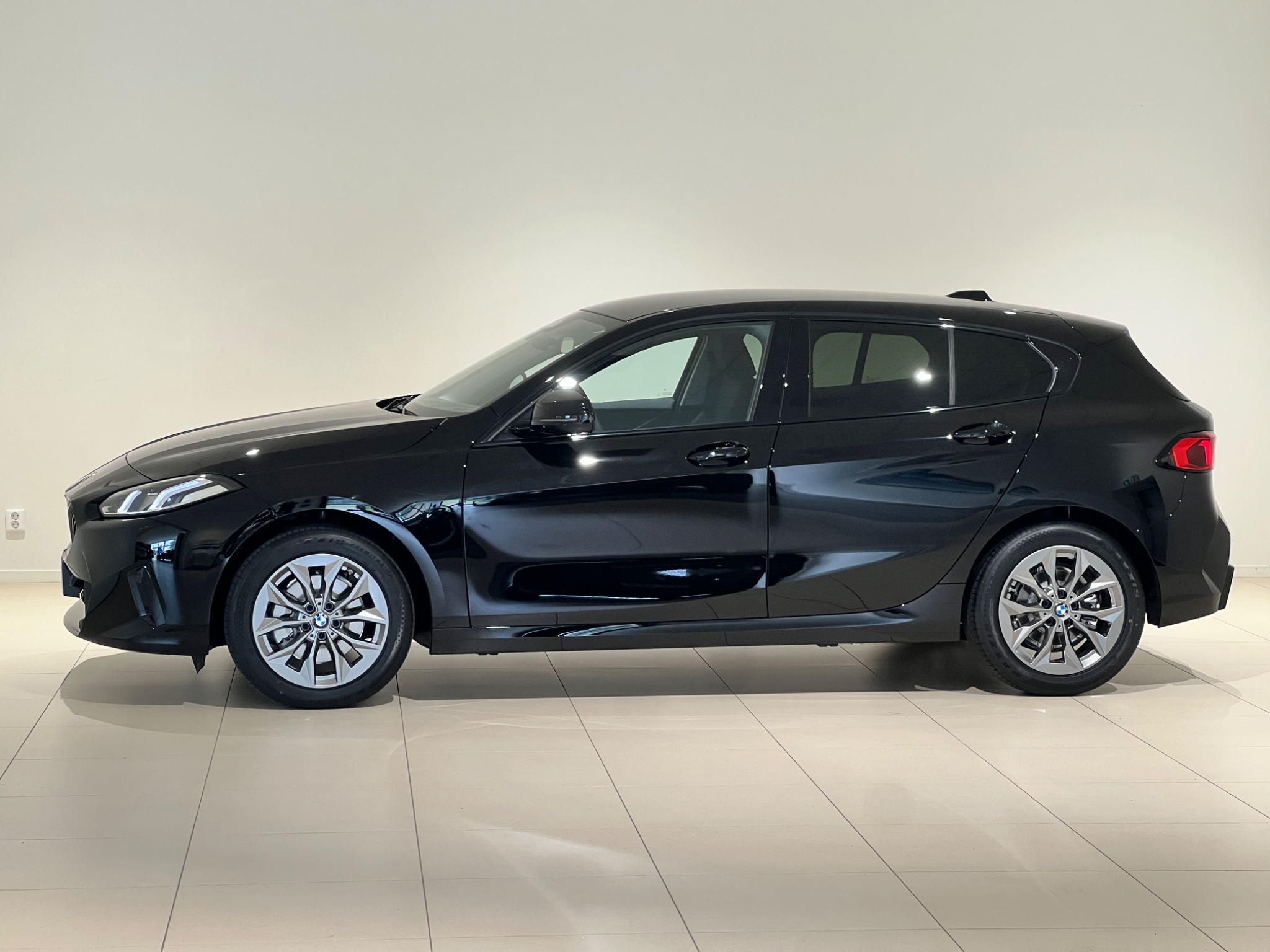BMW 120 Apple 2026, kuva 3/10