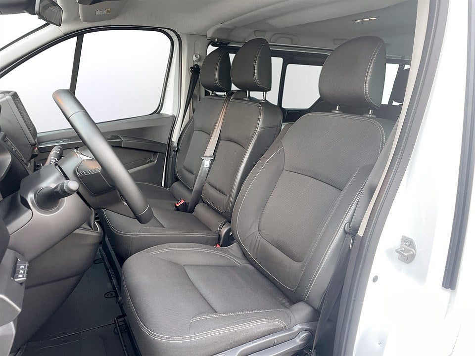 Bild på Nissan Primastar CREW 2.0 dCi 150hk Aut - 9-SITS,VÄRMARE,DRAG